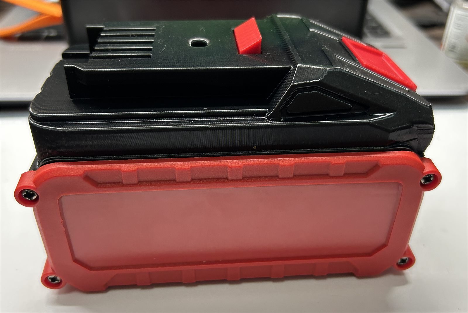 Перевірка кнопки індикатора заряду на зібраному акумуляторі